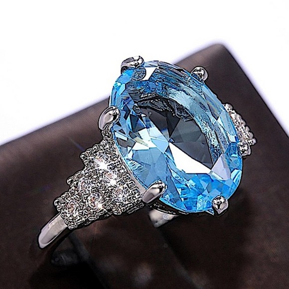 Sterling Silver Aquamarine Ring - Picture 15 of 16